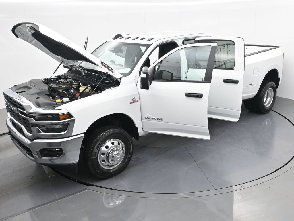New 2026 RAM 3500 Big Horn AWD/4WD image 44