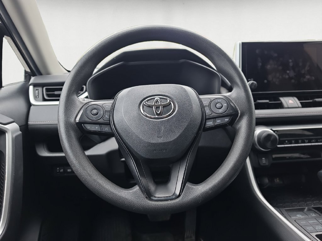 Used 2023 Toyota RAV4 LE AWD/4WD image 13