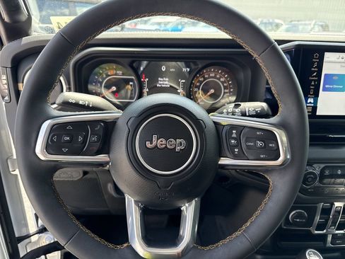 Used 2024 Jeep Wrangler Unlimited Sahara w/ Technology Group AWD/4WD image 25
