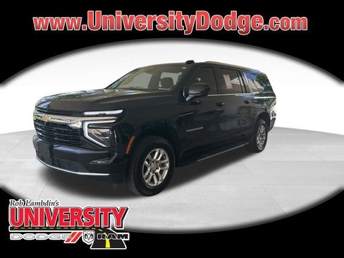 Used 2025 Chevrolet Suburban LS RWD image 1