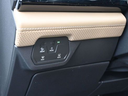 Used 2024 Volkswagen Atlas Cross Sport SE image 14