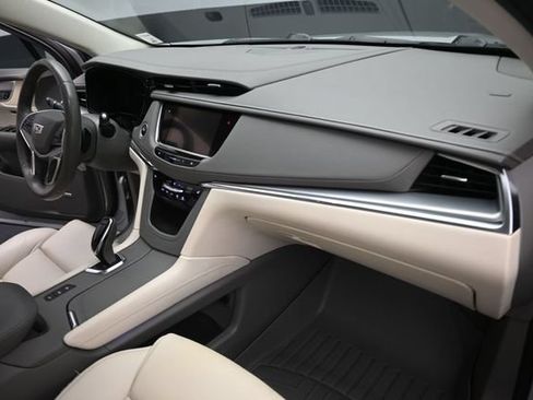 Used 2017 Cadillac XT5 Luxury w/ Driver Awareness Package AWD/4WD image 29