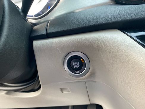Used 2024 Chrysler Pacifica Touring-L FWD image 31