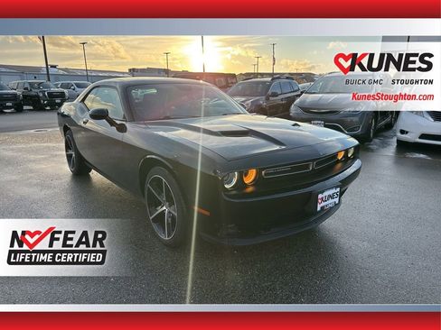 Used 2015 Dodge Challenger SXT Plus image 2
