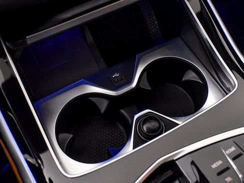 Used 2023 BMW X7 xDrive40i w/ M Sport Package image 31