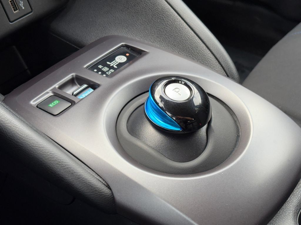 Used 2025 Nissan Leaf S FWD image 18