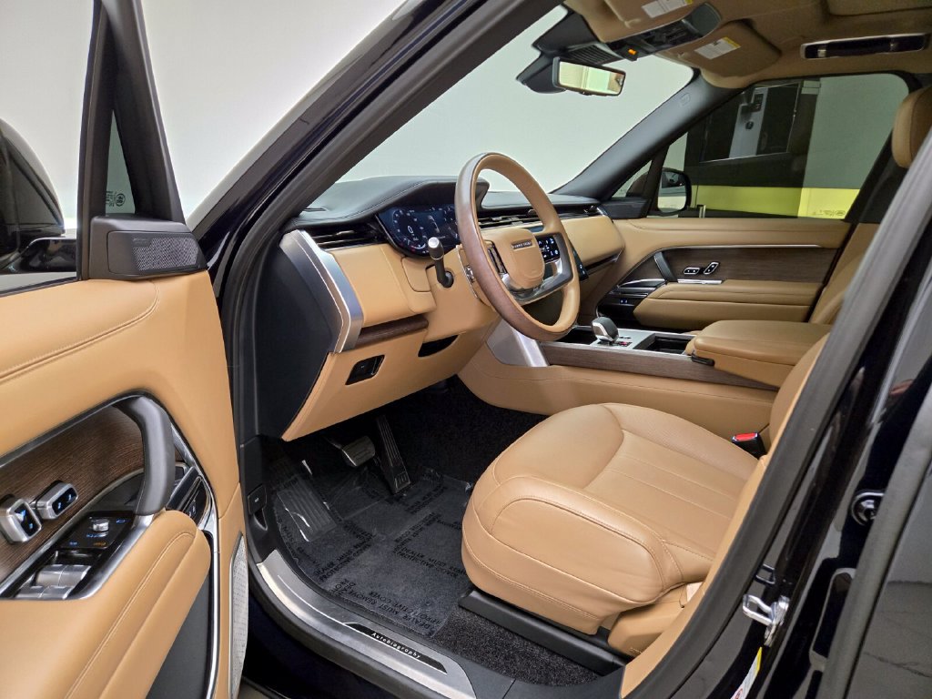 Used 2025 Land Rover Range Rover Autobiography AWD/4WD image 16