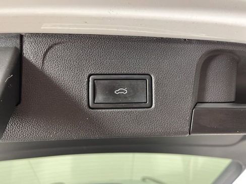 Used 2023 Volkswagen Atlas SE image 52