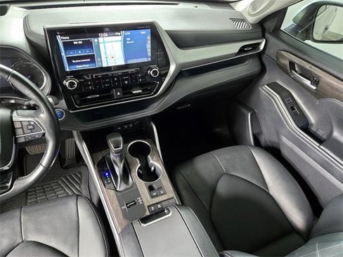 Used 2021 Toyota Highlander Platinum image 19