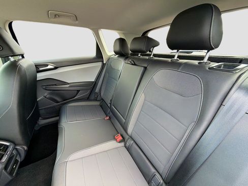 Used 2022 Volkswagen Taos SE FWD image 19