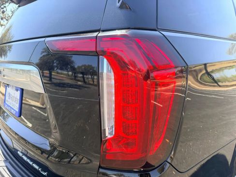 Used 2021 GMC Yukon XL Denali w/ Denali Ultimate Package image 17