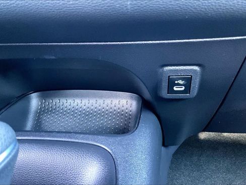 Used 2025 Toyota Corolla SE image 32