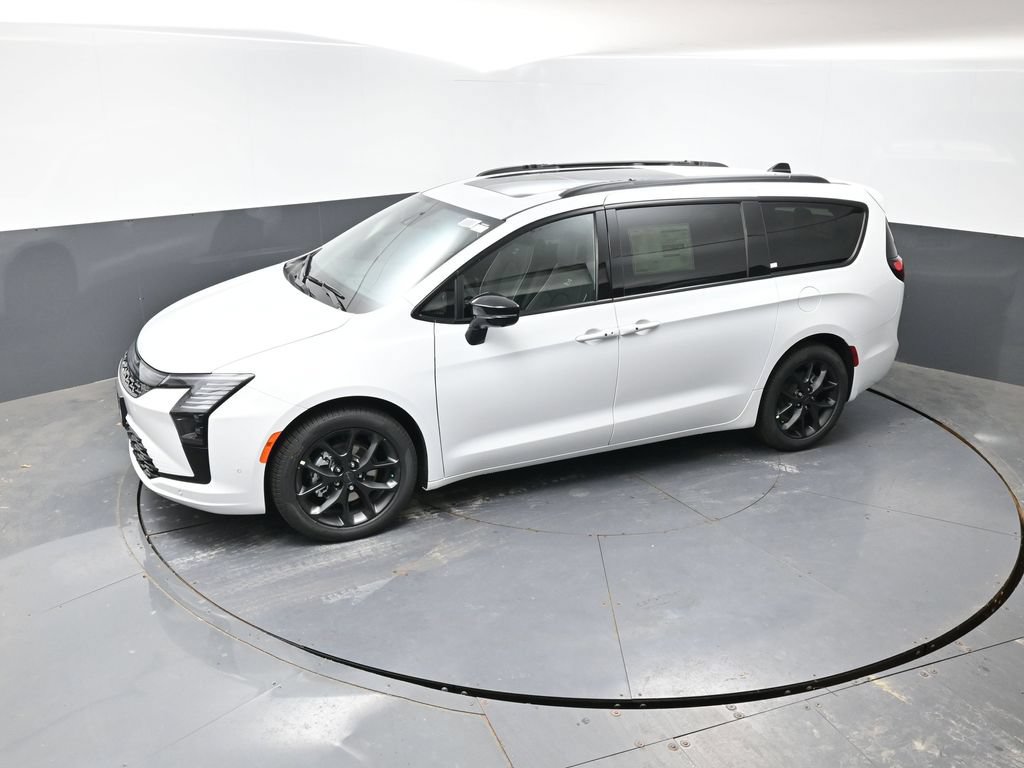 New 2027 Chrysler Pacifica Limited w/ Family Tech Group FWD image 37