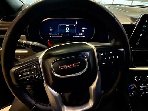 Used 2024 GMC Yukon SLT w/ SLT Luxury Package AWD/4WD image 31