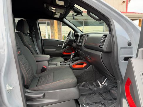 Used 2024 Nissan Frontier PRO-4X w/ Technology Package AWD/4WD image 23