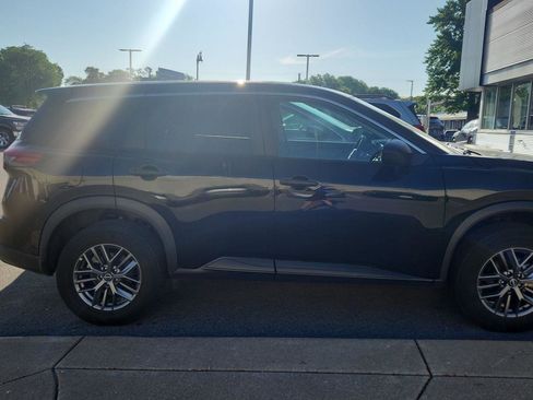 Used 2024 Nissan Rogue S AWD/4WD image 3