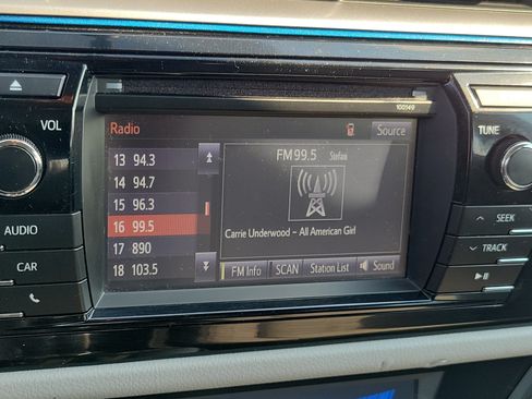Used 2014 Toyota Corolla LE FWD image 26
