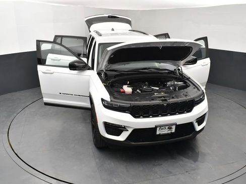 Used 2023 Jeep Grand Cherokee Limited w/ Luxury Tech Group II image 25