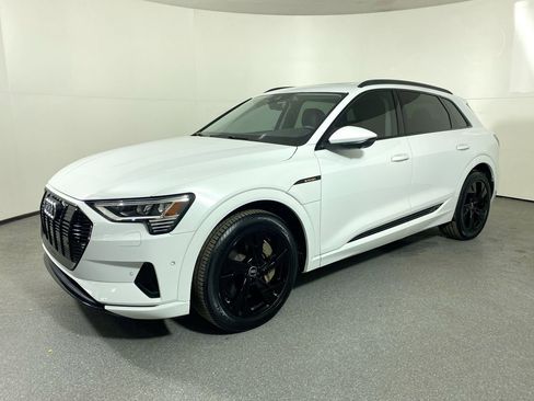 Certified 2022 Audi e-tron Premium w/ Convenience Plus Package image 24