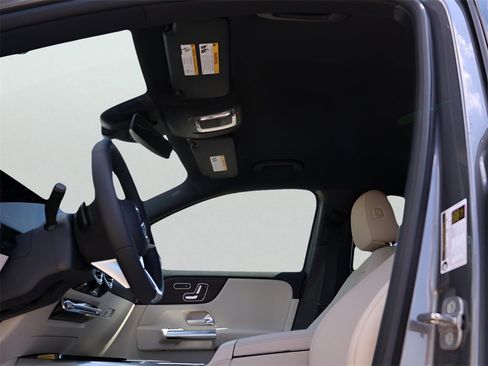 New 2026 Mercedes-Benz GLA 250 4MATIC image 40