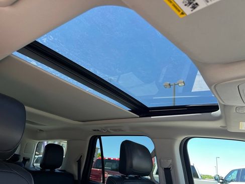 Used 2025 Ford Expedition Platinum AWD/4WD image 19