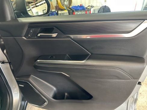 Used 2025 GMC Acadia Elevation image 35