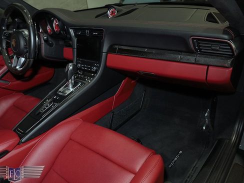 Used 2018 Porsche 911 Turbo S image 27