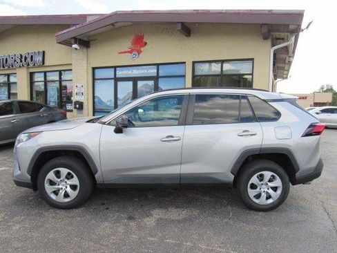 Used 2021 Toyota RAV4 LE AWD/4WD image 4