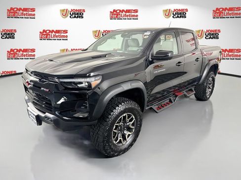 Used 2025 Chevrolet Colorado ZR2 w/ Technology Package AWD/4WD image 14