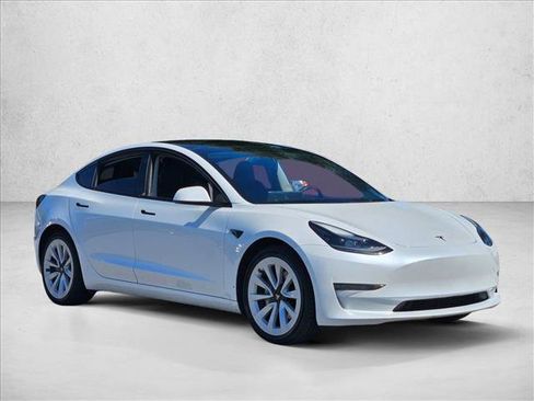 Used 2023 Tesla Model 3 Standard Range RWD image 3