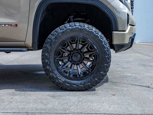 Used 2022 GMC Sierra 1500 AT4 w/ AT4 Premium Package image 12