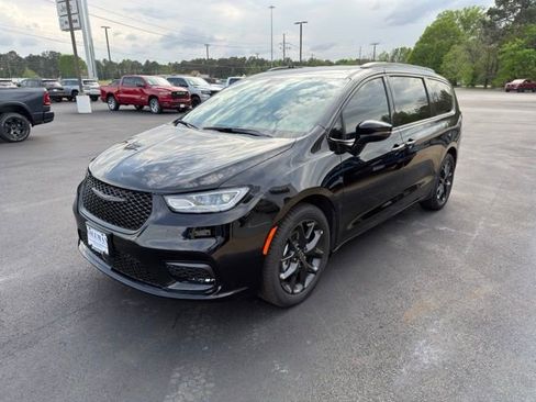 New 2026 Chrysler Pacifica Select image 3