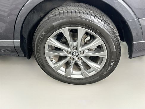 Used 2017 Toyota RAV4 Platinum w/ Cargo Management Package FWD image 11