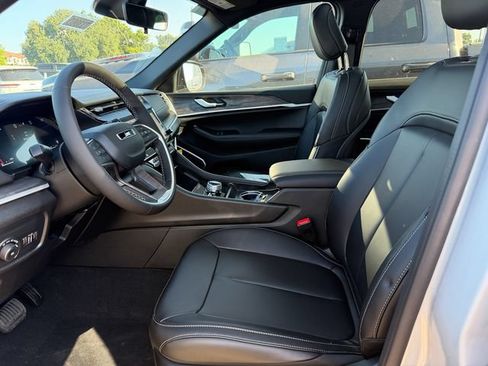 New 2026 Jeep Grand Cherokee L Limited w/ Limited Altitude Package AWD/4WD image 12