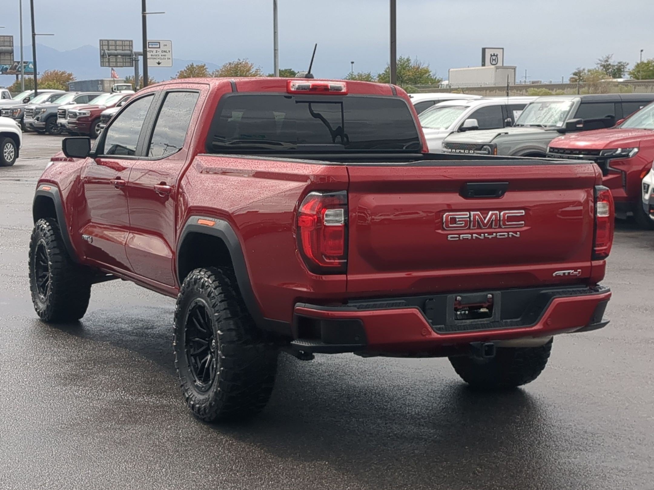Used 2024 GMC Canyon AT4 w/ AT4 Premium Package AWD/4WD image 3