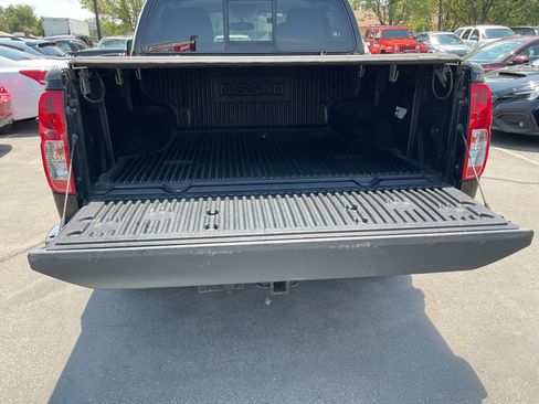 Used 2016 Nissan Frontier SV AWD/4WD image 9
