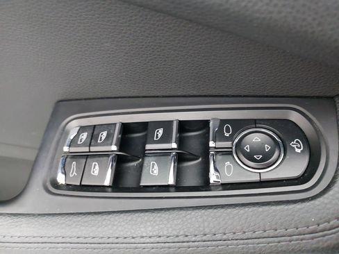 Certified 2023 Porsche Macan AWD/4WD image 30