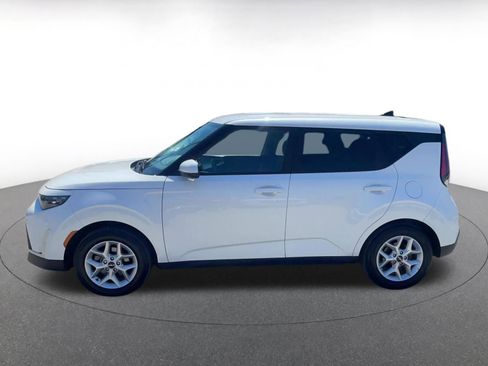 Used 2025 Kia Soul LX w/ LX Technology Package FWD image 9