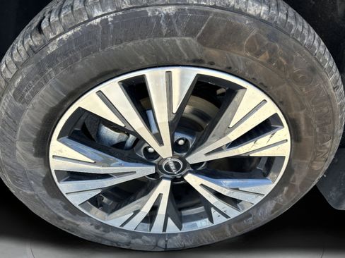 Used 2023 Nissan Rogue SV image 9