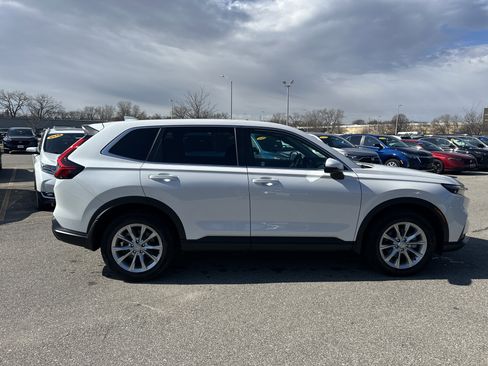 Used 2024 Honda CR-V EX image 3