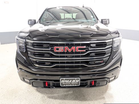Used 2025 GMC Sierra 1500 AT4 w/ Technology Package AWD/4WD image 8
