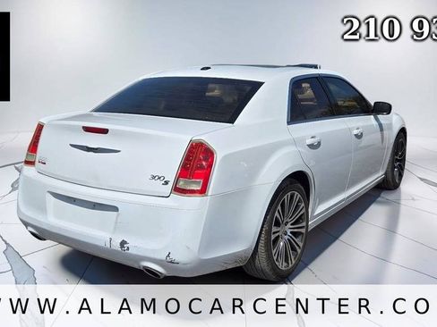 Used 2013 Chrysler 300 S RWD image 4