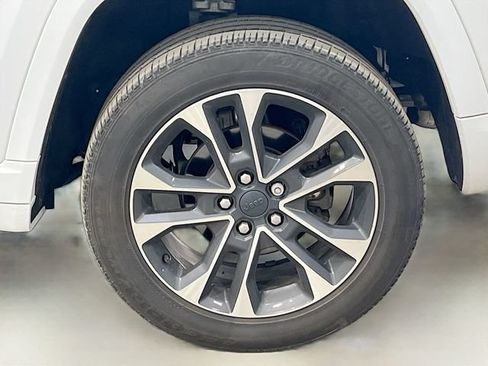 Used 2023 Jeep Grand Cherokee Overland AWD/4WD image 34