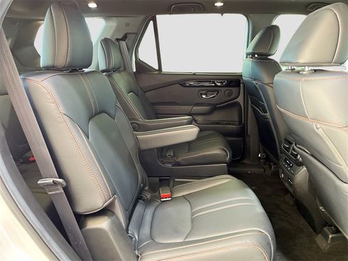 Used 2024 Honda Pilot TrailSport image 29