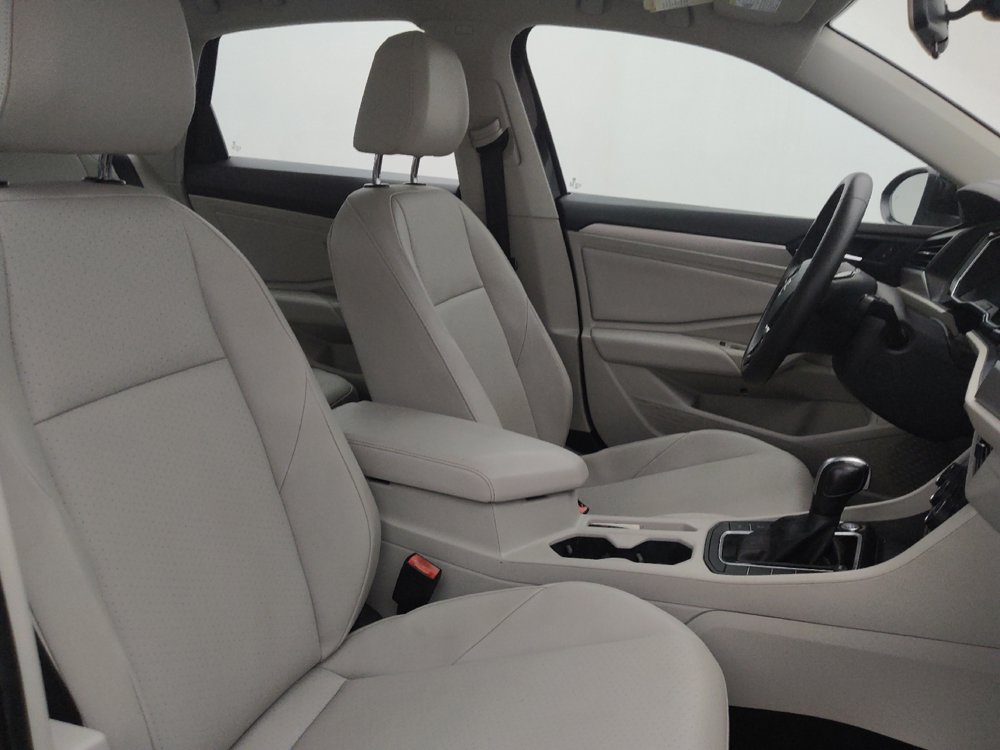 Used 2020 Volkswagen Jetta SE w/ SE Cold Weather Package FWD image 21