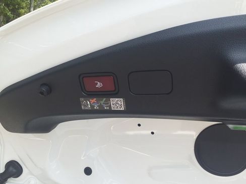 Certified 2025 Mercedes-Benz CLE 300 4MATIC Cabriolet image 17