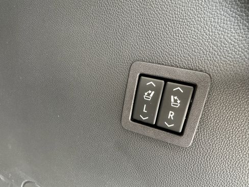 Used 2024 Buick Enclave Premium w/ Experience Buick Package image 32