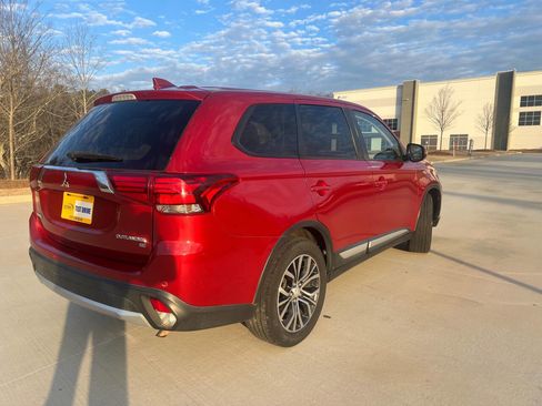 Used 2017 Mitsubishi Outlander SE image 4