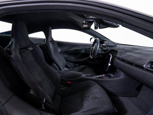 Used 2024 McLaren Artura RWD image 18