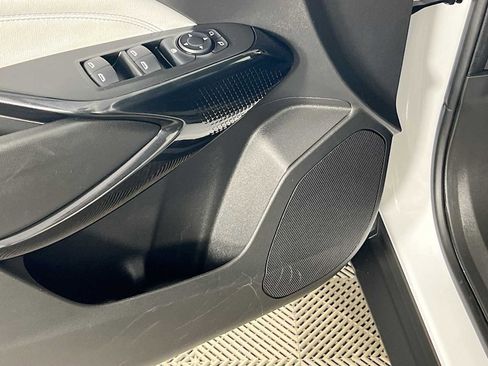 Used 2025 Chevrolet Trax LT w/ LT Convenience Package image 19